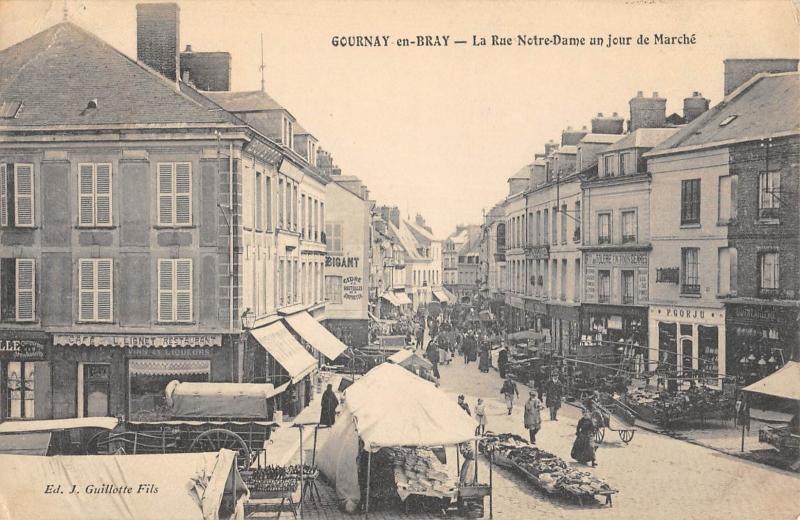 Carte postale ancienne Gournay En Bray - La Rue Notre Dame Un Jour De Marche à Gournay-en-Bray