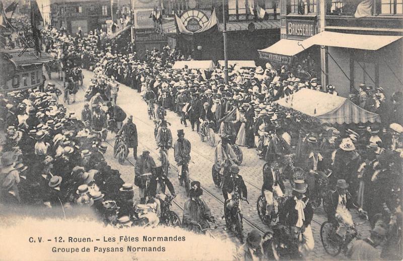 Carte postale ancienne Rouen - Fetes Normandes 1909 - Groupe De Paysans Normands à Rouen