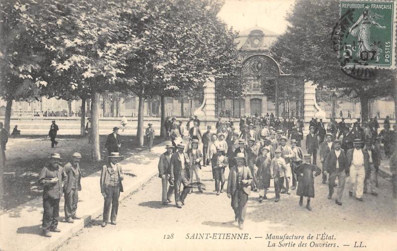 Carte postale ancienne Saint Etienne - Manufacture De L'Etat - La Sortie Des Ouvriers à Saint-Étienne
