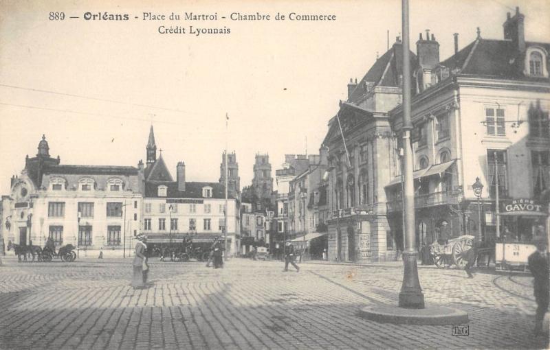 Carte postale ancienne Orleans - Place Du Martroi - Credit Lyonnais à Orléans