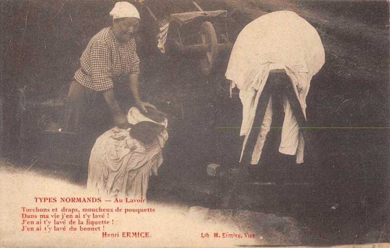 Carte postale ancienne Types Normands - Au Lavoir