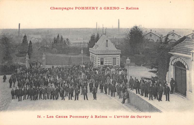 Carte postale ancienne Epernay - Travail Du Vin De Champagne - Les Caves Pommery - Arrivee Ouvri à Épernay