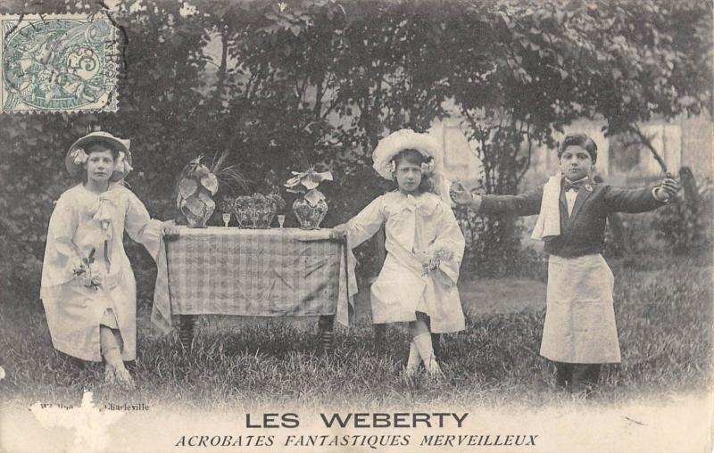 Carte postale ancienne Charleville - Cirque - Les Weberty - Acrobates Fantastiques Merveilleux