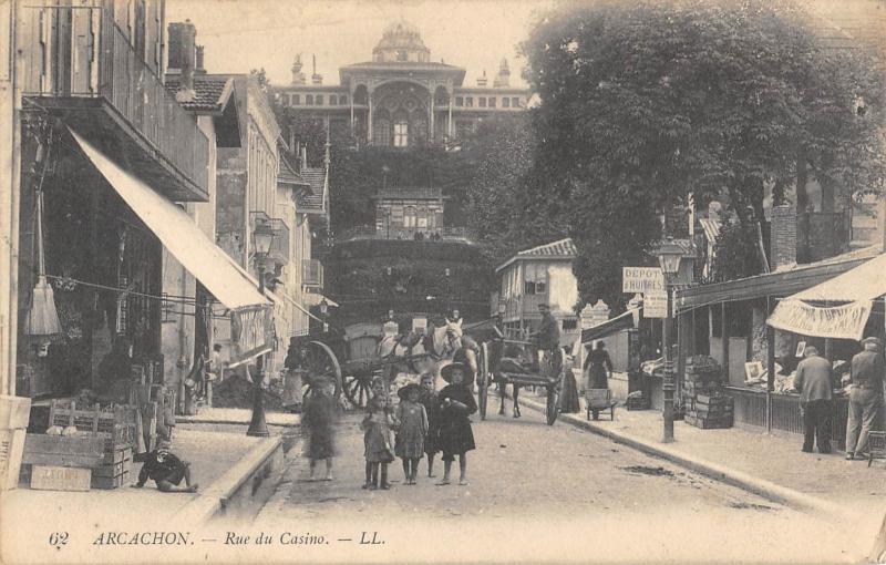 Carte postale ancienne Arcachon - Rue Du Casino à Arcachon