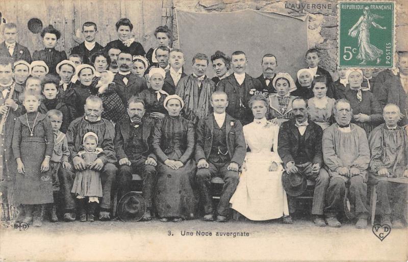 Carte postale ancienne L'Auvergne - Une Noce Auvergnate