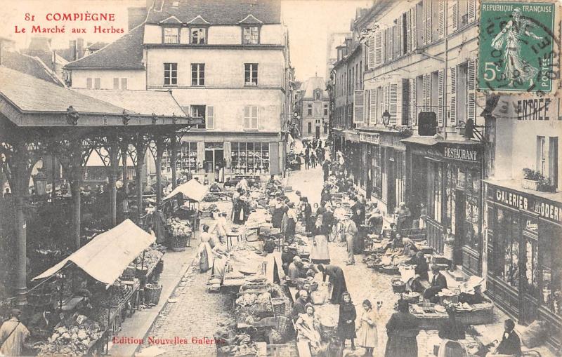 Carte postale ancienne Compiegne - Le Marche Aux Herbes à Compiègne