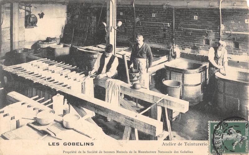 Carte postale ancienne Paris - Les Gobelins - Atelier De Teinturerie à Paris
