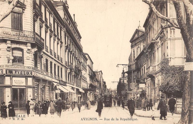 Carte postale ancienne Avignon - Rue De La Republique à Avignon