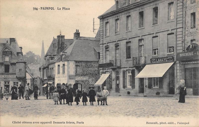 Carte postale ancienne La Place à Paimpol