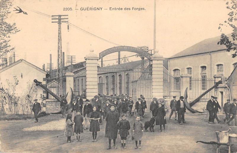 Carte postale ancienne Guerigny - Entree Des Forges à Guérigny