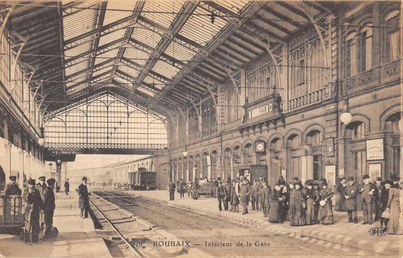 Carte postale ancienne Roubaix - Interieur De La Gare à Roubaix