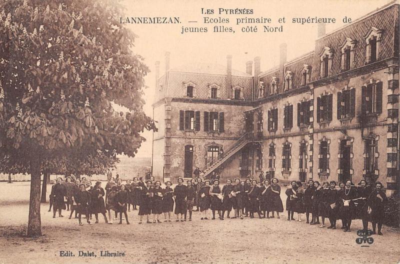 Carte postale ancienne Lannemezan - Ecoles Primaire Et Superieure De Jeunes Filles - Cote Nord / à Lannemezan