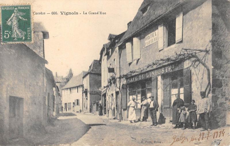 Carte postale ancienne Vignols - La Grand Rue à Vignols