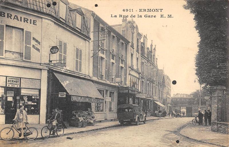 Carte postale ancienne Ermont - La Rue De La Gare à Ermont