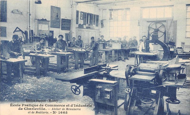 Carte postale ancienne Ecole Pratique De Commerce Et D'Industrie De Charleville - Menuiserie