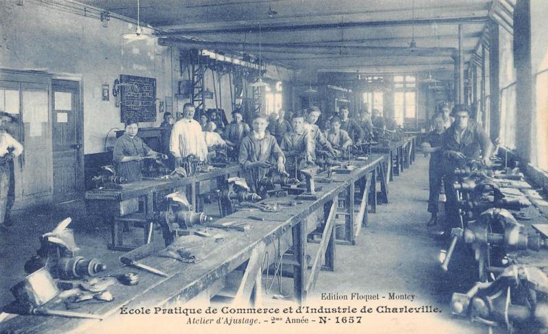 Carte postale ancienne Ecole Pratique De Commerce Et D'Industrie De Charleville - Atelier Ajusta