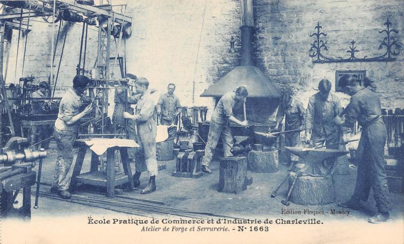 Carte postale ancienne Ecole Pratique De Commerce Et D'Industrie De Charleville - Atelier Forge