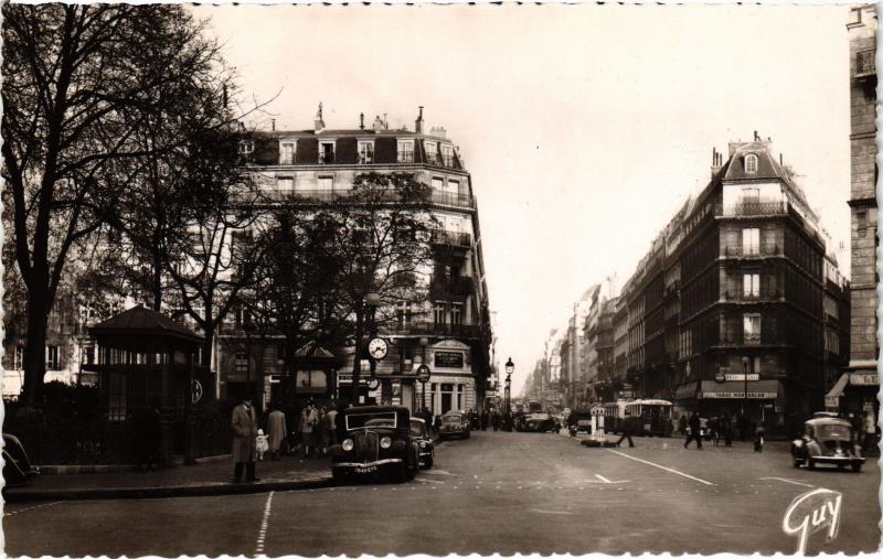 Carte postale ancienne Paris 9e Rue La Fayette Square Montholon à Paris 9e