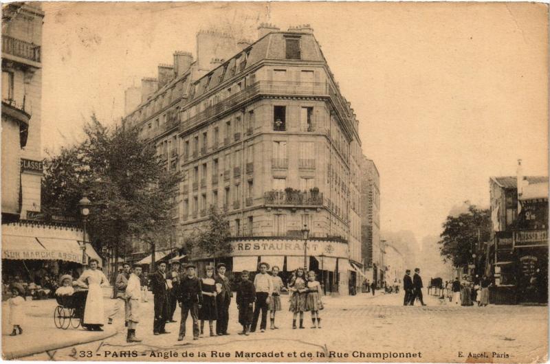 Carte postale ancienne Angle de Ia Rue Marcadet et de la Rue Championnet à Paris 17e