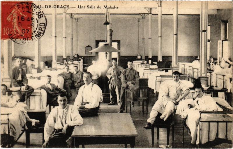 Carte postale ancienne Paris 5e Val-de-Grace Salle des Malades à Paris 5e