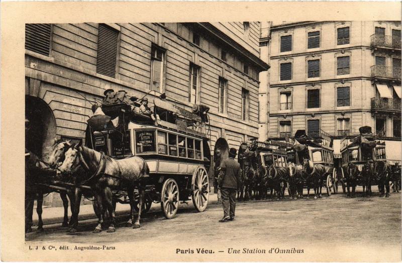 Carte postale ancienne Paris Vécu Station d'Omnibus