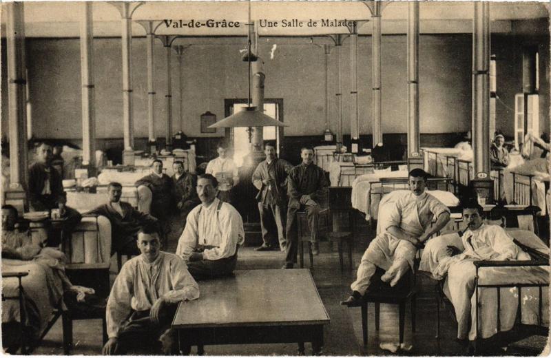 Carte postale ancienne Paris 5e Val-de-Grace Salle de Malades à Paris 5e