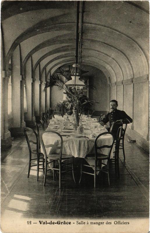 Carte postale ancienne Paris 5e Val-de-Grace salle a manger des Officiers à Paris 5e