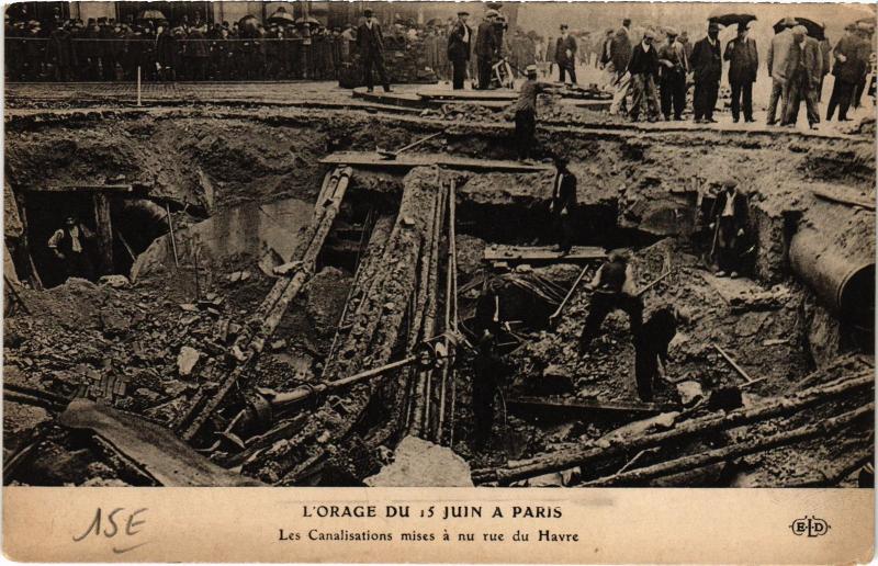 Carte postale ancienne Paris Orage du 15 juin Rue du Havre Les canalisations
