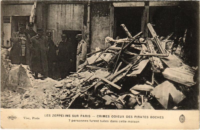 Carte postale ancienne Les Zeppelins sur Paris