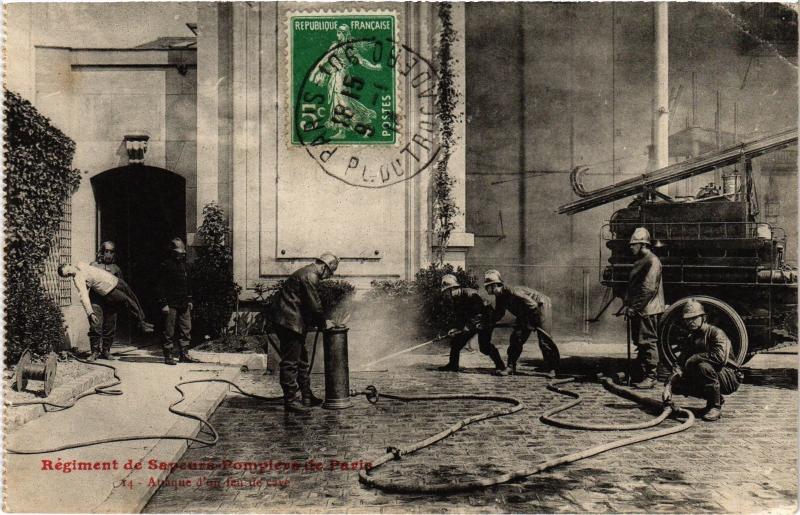 Carte postale ancienne Paris Sapeurs-pompiers firefighters
