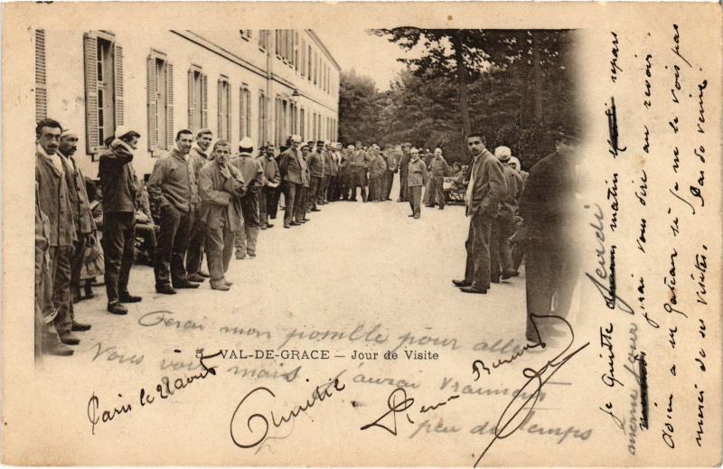 Carte postale ancienne Paris 5e Val-de-Grace Jour de visite à Paris 5e