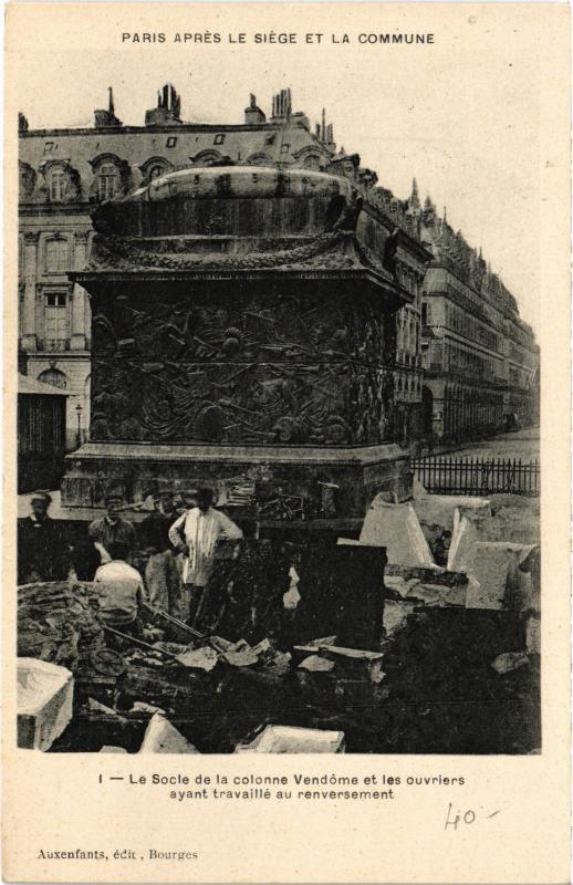 Carte postale ancienne La Commune Paris Colonne Vendome Le Socle