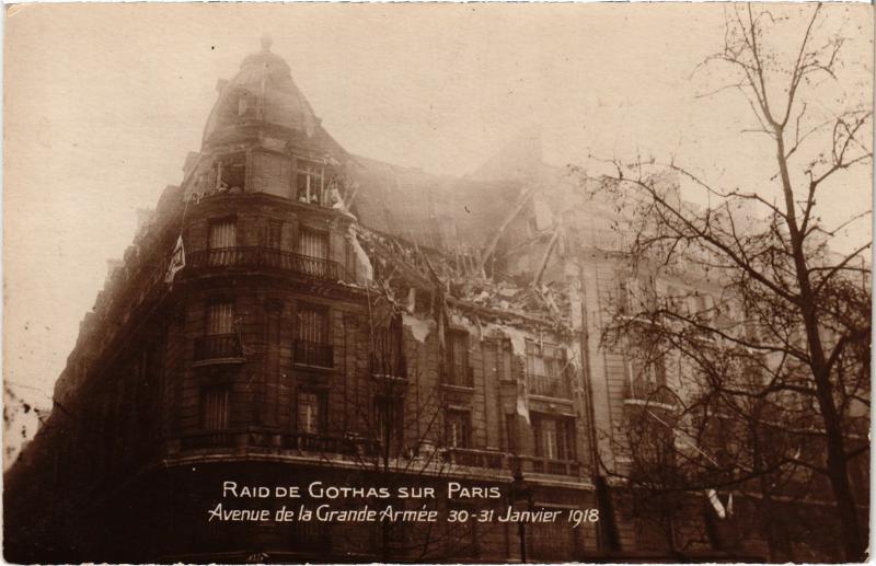 Carte postale ancienne Raid de Gothas Paris 17e Avenue de la Grande Armée à Paris 17e