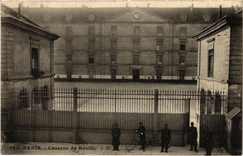 Carte postale ancienne Paris 12e Caserne de Reuilly à Paris 12e