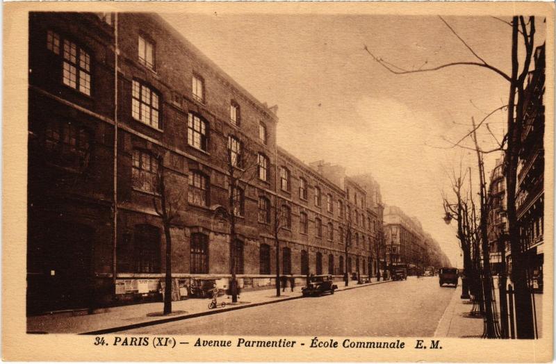 Carte postale ancienne Paris 11e Avenue Parmentier Ecole Communale à Paris 11e