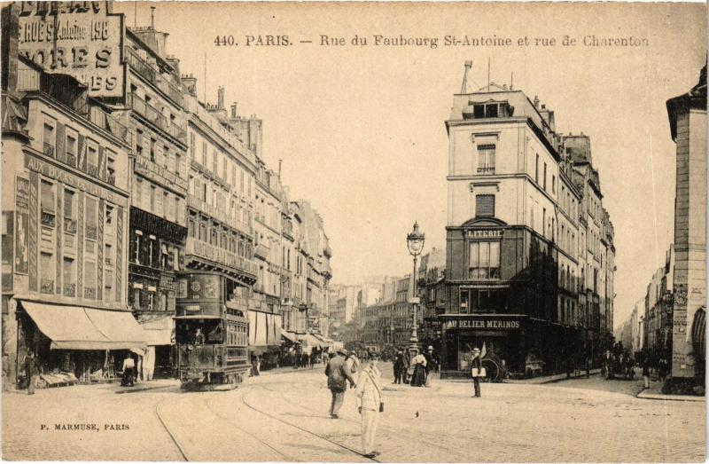Carte postale ancienne Rue du Faubourg Saint-Antoine et rue de Charenton à Paris 11e