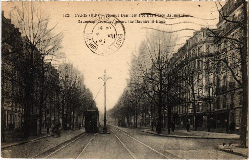 Carte postale ancienne Paris 12e Avenue Daumesnil à Paris 12e
