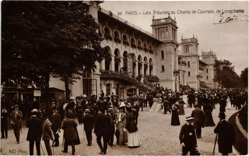 Carte postale ancienne Les Tribunes du Champ de Courses de Longchamp à Paris 16e