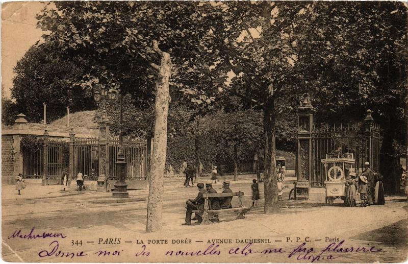 Carte postale ancienne Paris 12e Porte Dorée Avenue daumesnil à Paris 12e