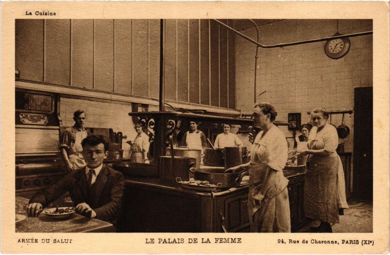 Carte postale ancienne Paris 11e 94, rue de Chaonne Palais de la Femme à Paris 11e