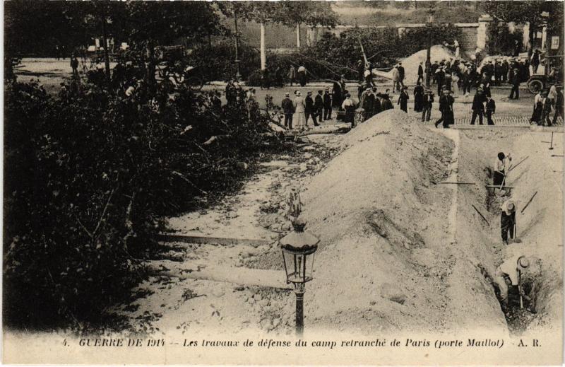 Carte postale ancienne Les travaux de défense du camp retranché de Paris (porte Maillot) à Paris 17e