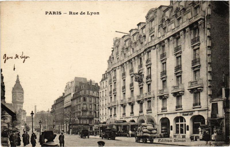 Carte postale ancienne Paris 12e Rue de Lyon à Paris 12e
