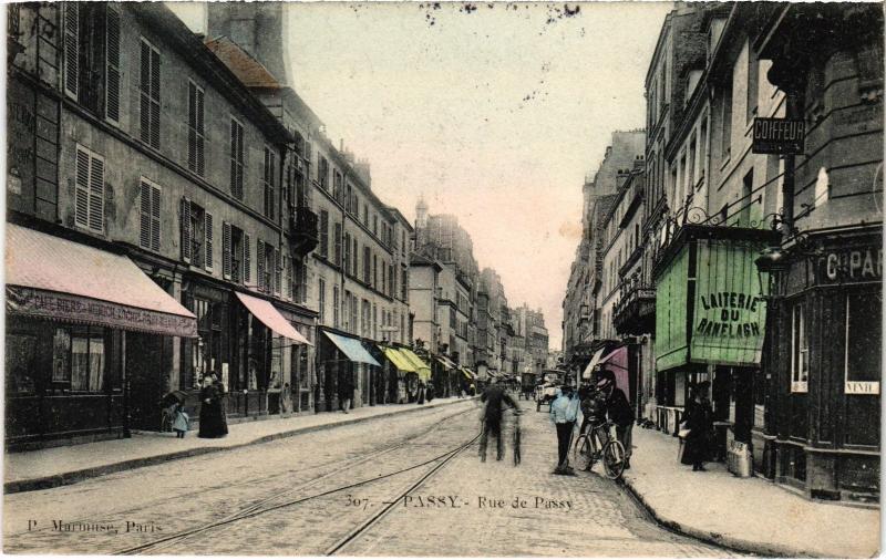 Carte postale ancienne Passy - Rue de Passy à Paris 16e