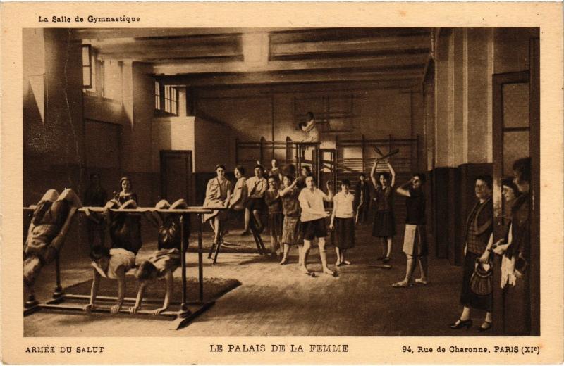 Carte postale ancienne Paris 11e 94, rue de Charonne Palais de la Femme à Paris 11e