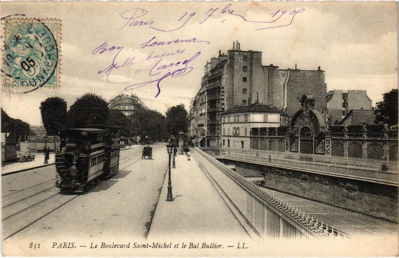 Carte postale ancienne Le Boulevard Saint-Michel et le Bal Bullier à Paris 5e