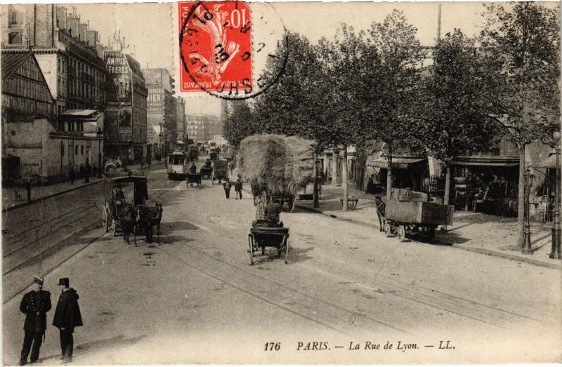 Carte postale ancienne La Rue de Lyon à Paris 12e