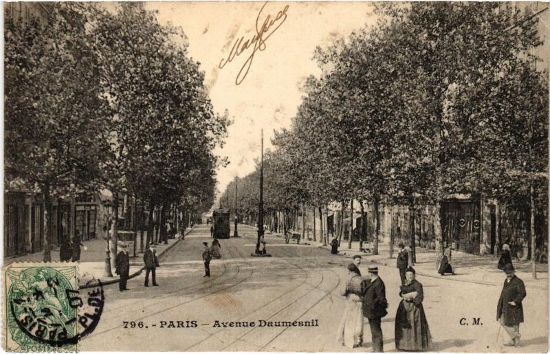 Carte postale ancienne Paris 12e Avenue Daumesnil à Paris 12e