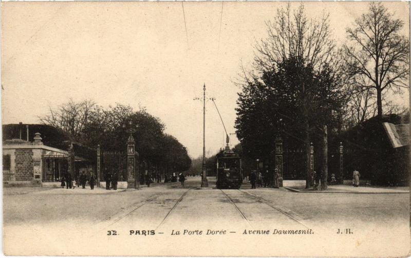 Carte postale ancienne Paris 12e Porte Dorée Avenue Daumesnil à Paris 12e