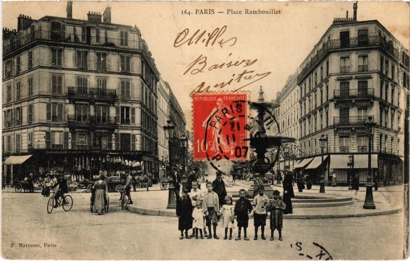 Carte postale ancienne Place Rambouillet à Paris 12e