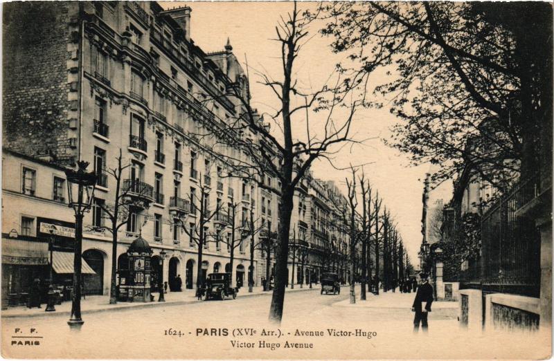 Carte postale ancienne Avenue Victor-Hugo à Paris 16e